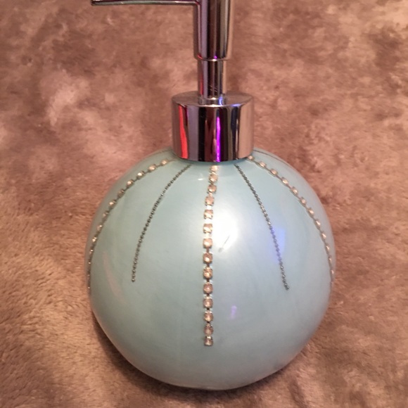 Soap or lotion dispenser. Blue with rhinestone detail. - Picture 4 of 9